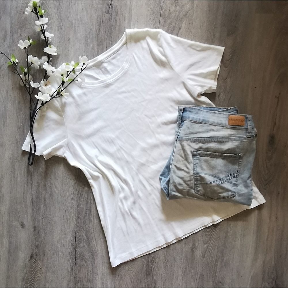 3/$30▪️White Cotton Tee